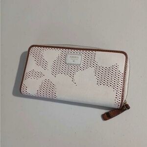 Fossil Cream and Brown Women's Wallet